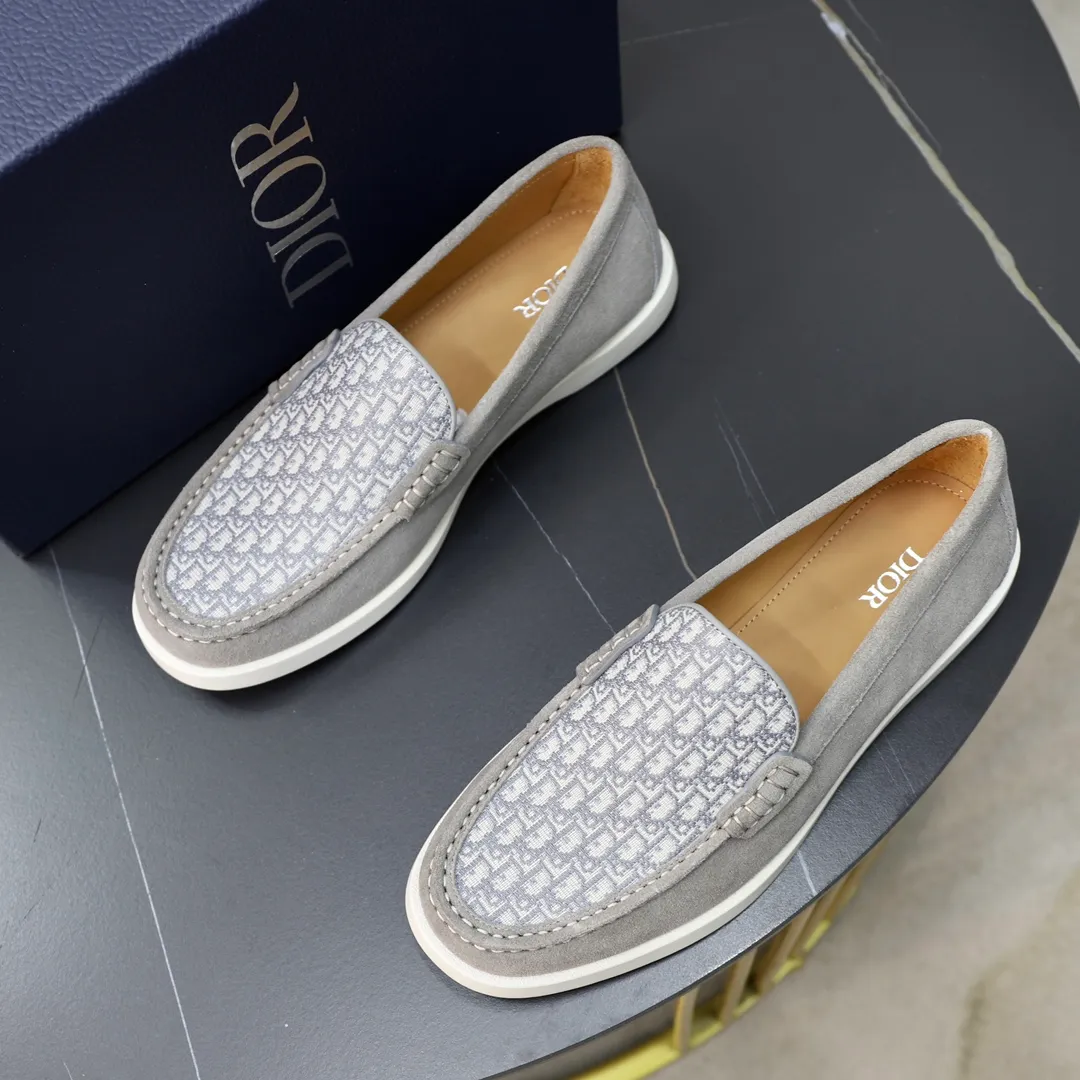 Ex-factory price: 540🙅‍♂️🙅‍♂️🙅‍♂️ Brand: Dior DIOR Standard code: Men's code 38/44 (45 can be customized) Grade: Same as the official website Material: Original cowhide stitching, cowhide lining, original TPU wear-resistant soft outsole Style categories: Leisure and sports version, footwear for driving, young fashion, European and American trends, British style Color: actual picture color